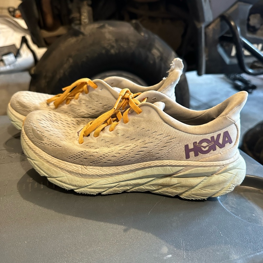 Hoka Clifton 8 Women’s Shoes 6.5 - read full description